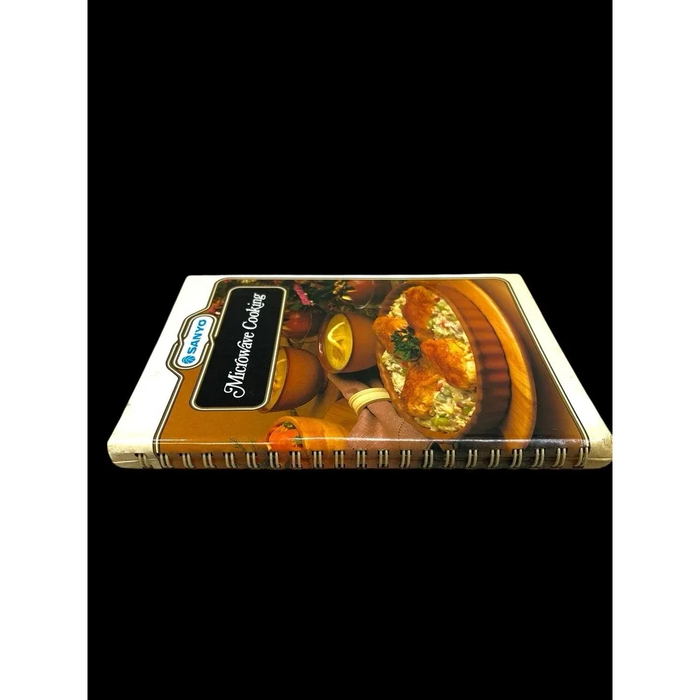 Sanyo Microwave Cooking Vintage Cookbook‎ Book 1982 Ring bound Printed In Japan